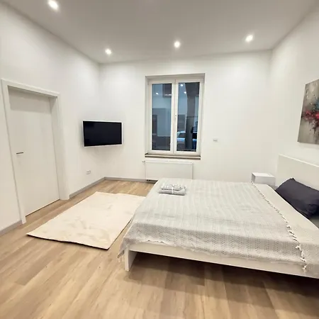 Exklusives City-zimmer, Gemeinschaftsbad Und Kueche