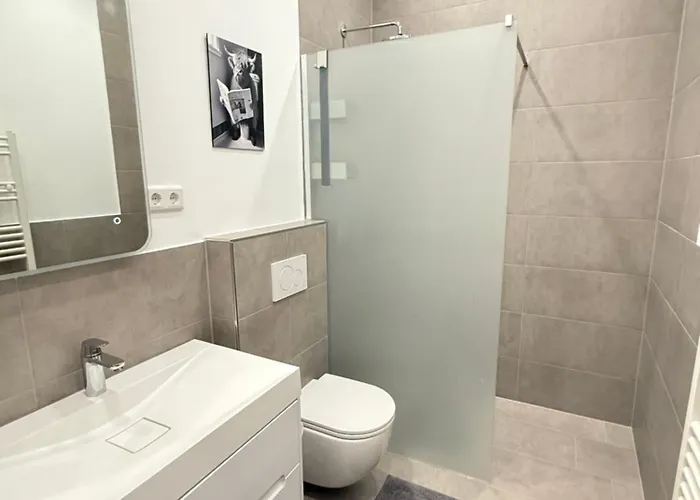 Exklusives City-zimmer, Gemeinschaftsbad Und Kueche